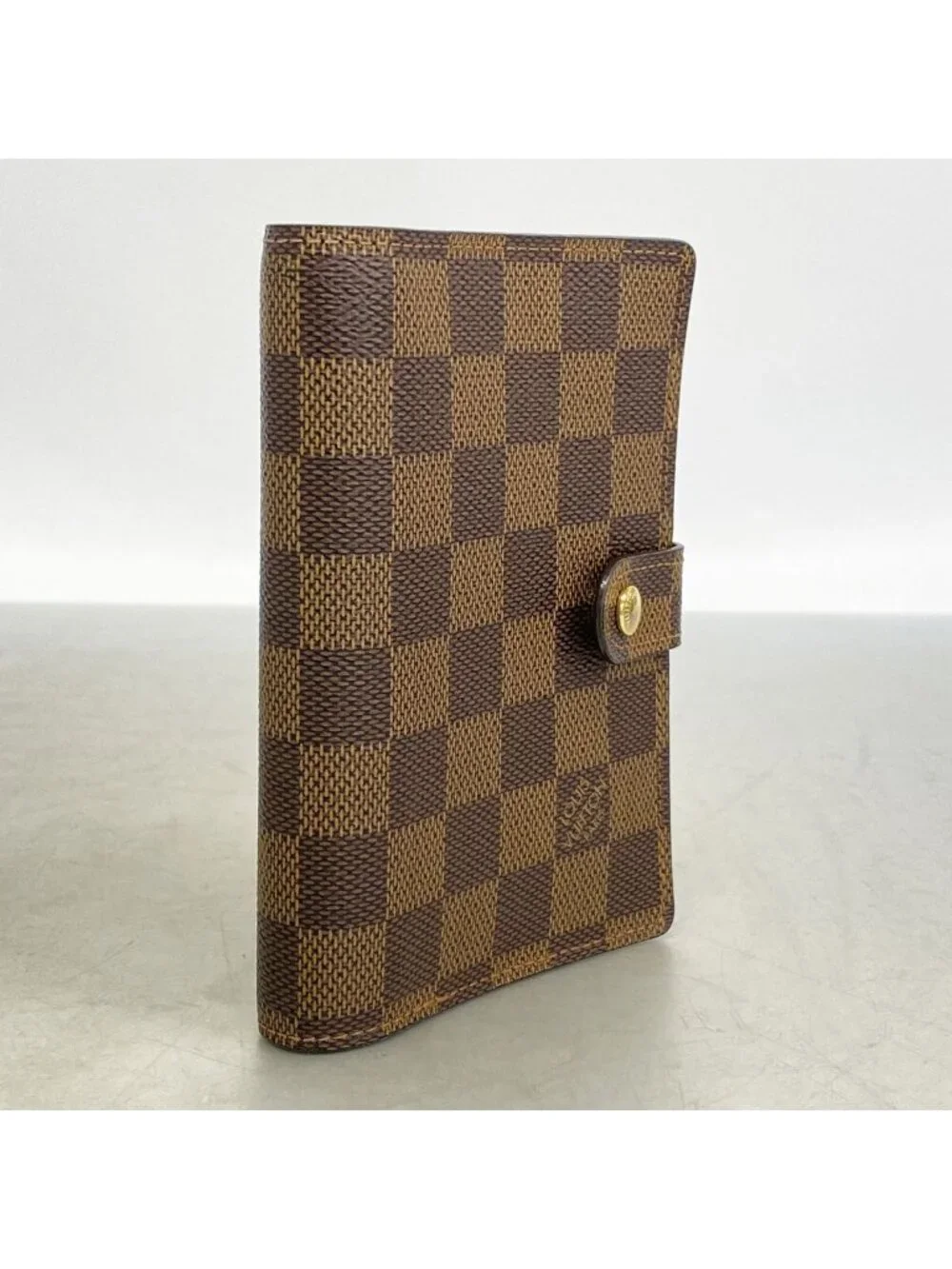 Louis Vuitton gender their accessories